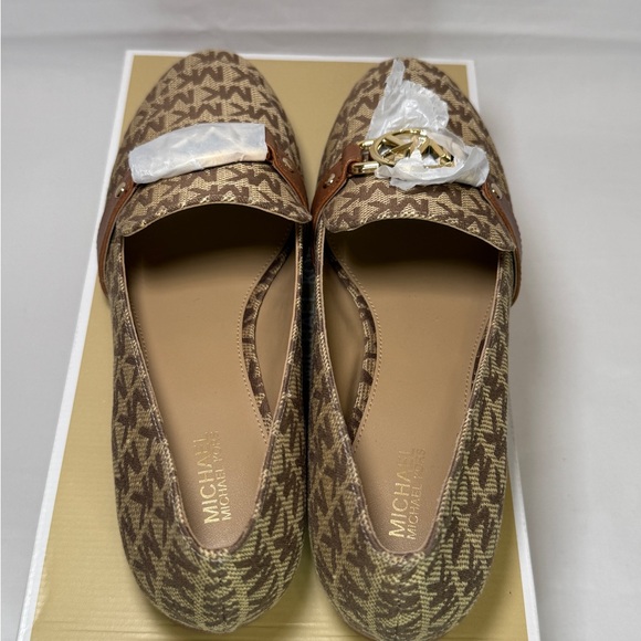 Michael Kors Beige Rory Loafers - Picture 5 of 7